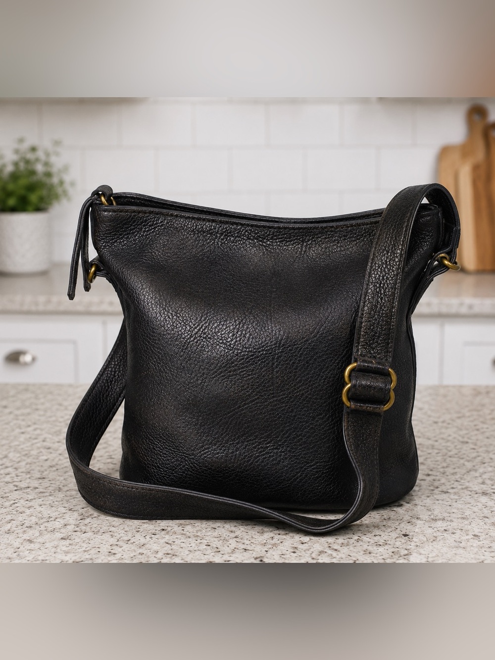 Coach Vintage  Sonoma 4906 Medium Bucket Zip Black Natural Grain Leather USA